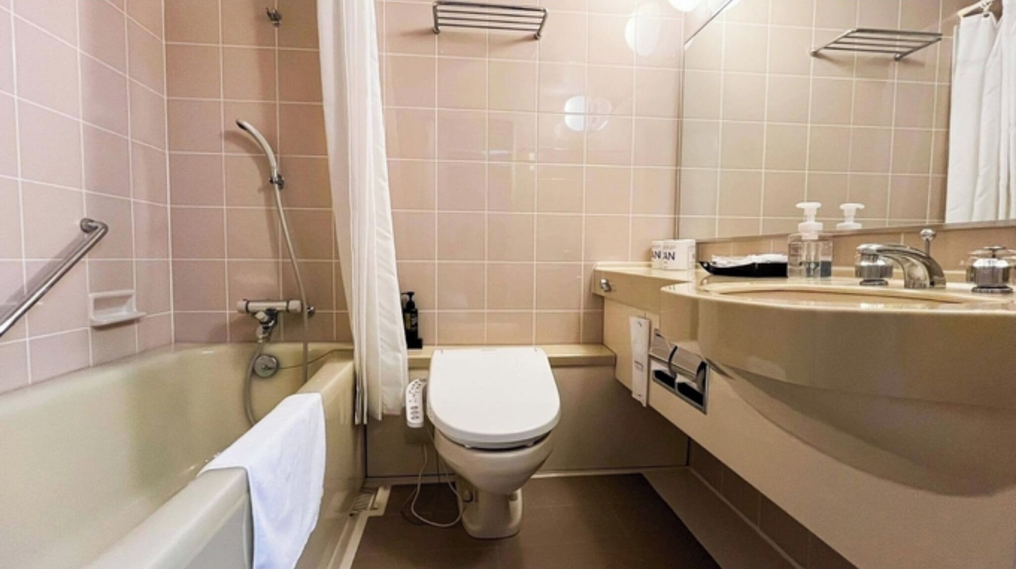 Hair dryer, towels