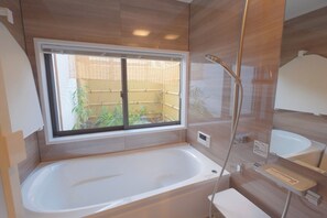 Hårføner og håndklær