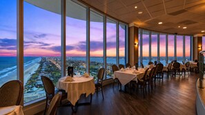 Sunset Dining Enjoy an amazing meal and take the view in.