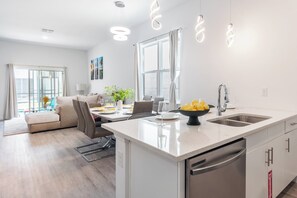 Dining - Enchanted Grove by Avantstay 30mins to Disney Private Pool (Davenport)