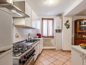 Fridge, microwave, oven, cookware/dishes/utensils