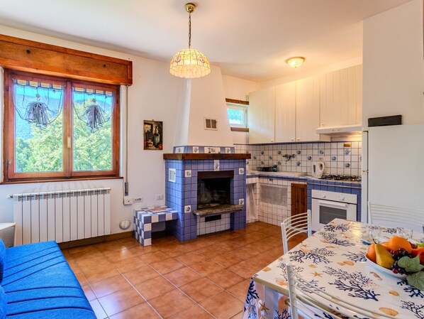 Fridge, oven, cookware/dishes/utensils - Caria 1 by Interhome (Porlezza)