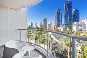 Estudio superior, vistas a la ciudad | Balcón