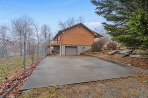 Property grounds - Sugarloaf Cabin  (Hendersonville)