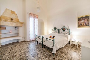 1 chambre, bureau, fer et planche à repasser, Wi-Fi gratuit