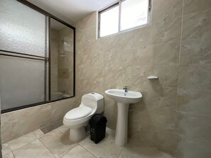 Suite | Bathroom - GL Hostal (Barranquilla)