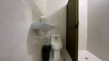 Quadruple Room | Bathroom