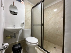 Ortak Ranzalı Oda | Banyo