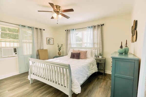 2 bedrooms, iron/ironing board, WiFi, bed sheets