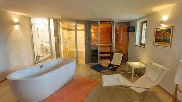 Shower, bidet, towels