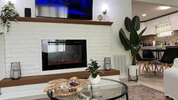 Smart TV, fireplace