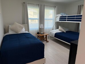 3 quartos, escrivaninha, Wi-Fi de cortesia, roupa de cama
