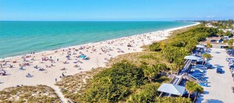 Charming cozy coastal house🐬minutes away from Venice beach