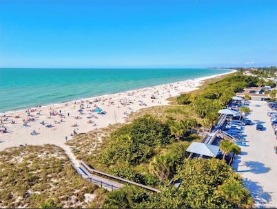 3 BR Charming cozy coastal house🐬minutes away from Siesta Key & Venice beach