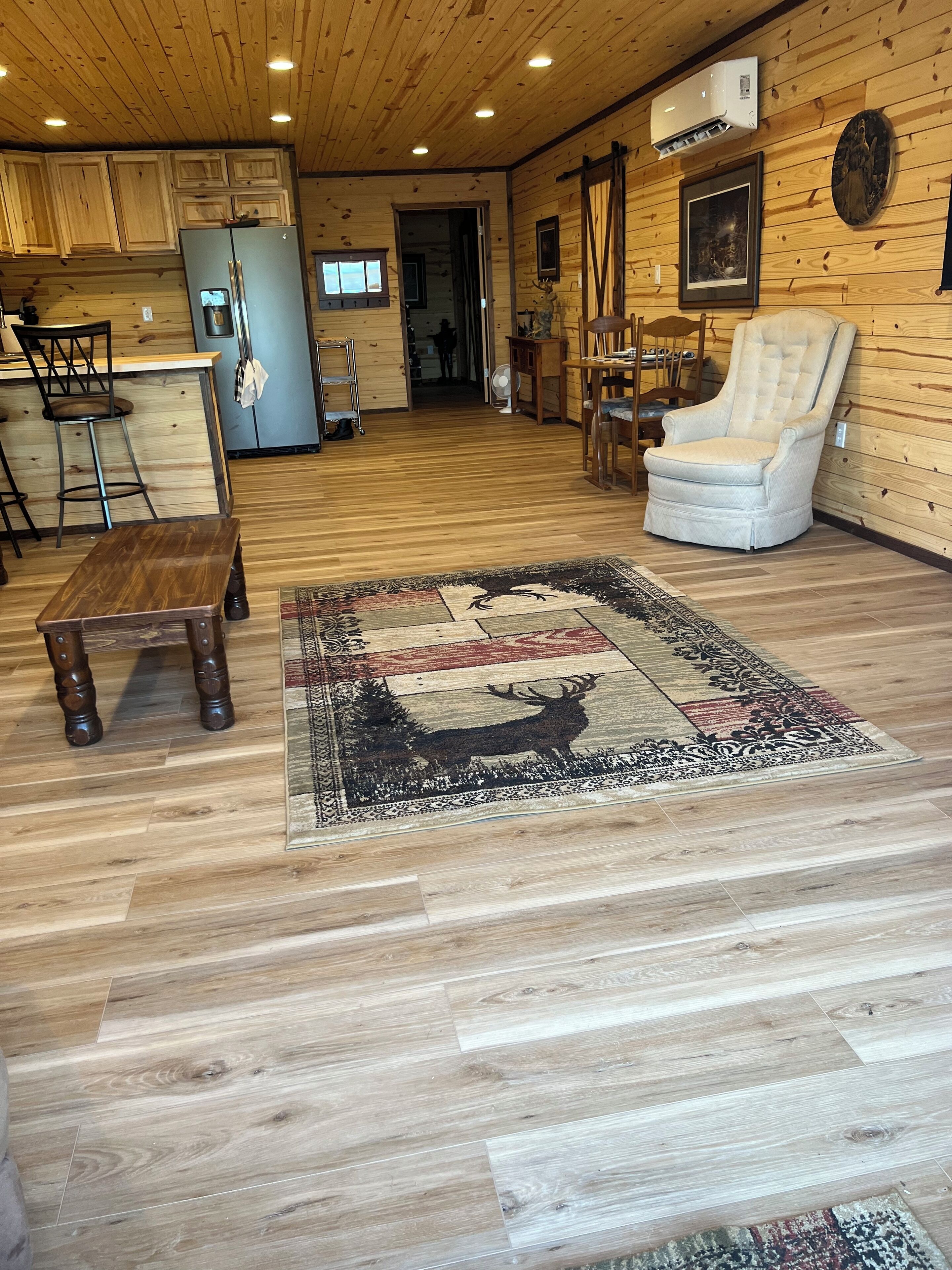 Cozy 1-bedroom apartment with WiFi, AC with a great view of Cherokee Lake. 