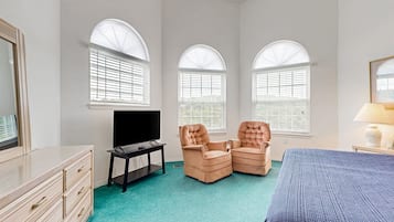 3 bedrooms, iron/ironing board, internet, bed sheets