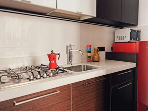 Fridge, stovetop, coffee/tea maker, electric kettle