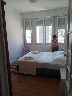 1 bedroom, WiFi, bed sheets - Lake Orta Sofia Penthouse (Omegna)