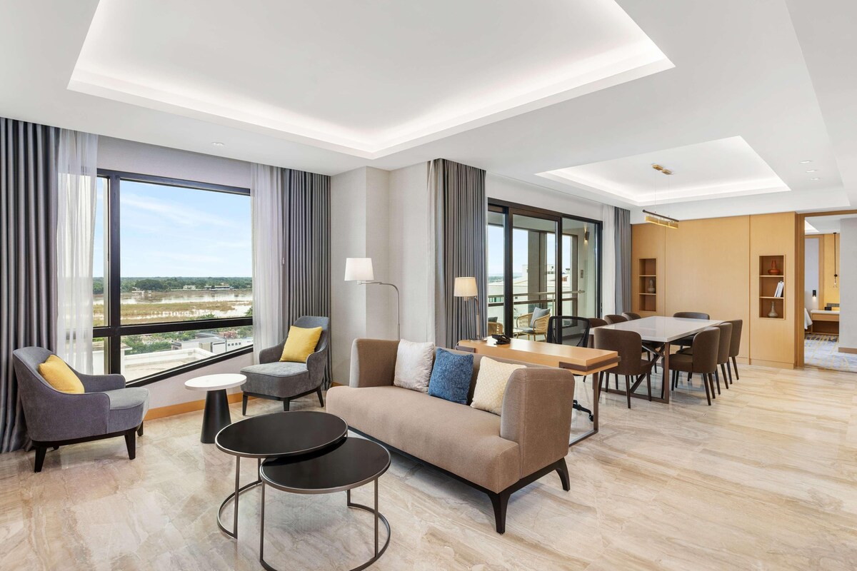 King Two Bedroom Royal Suite