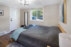 1 slaapkamer, een strijkplank/strijkijzer, wifi, beddengoed