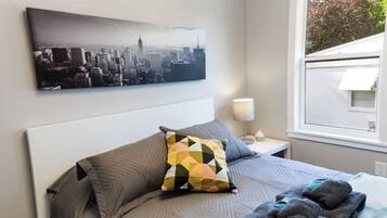 2 dormitoris, planxa i posts de planxar, wifi i roba de llit