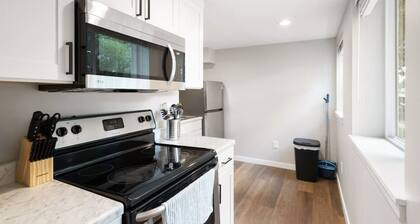 The King Suite | Mid Century & Spacious