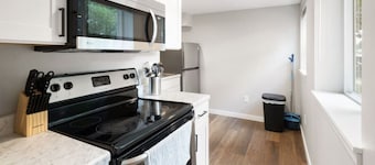 The King Suite | Mid Century & Spacious