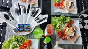 Free daily English breakfast - Koidolare resort chumphon (Chumphon)