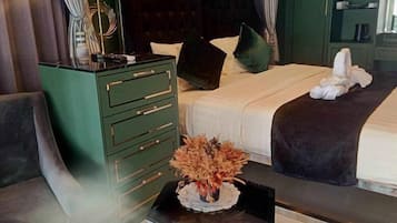 6 bedrooms, desk, free WiFi