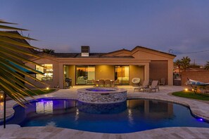 Pool - Luxurious Retreat with Pool, Hot Tub, & Games (Lake Havasu City)