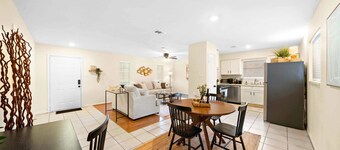 Modern Seabrook Getaway: Cozy Rooms | Yard | BBQ