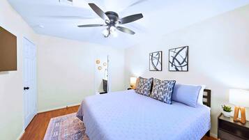 3 habitaciones, tabla de planchar con plancha, wifi y ropa de cama