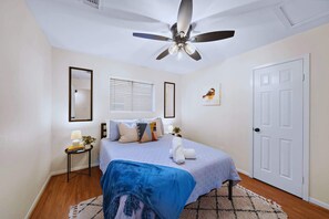 3 camere, una scrivania, ferro/asse da stiro, Wi-Fi