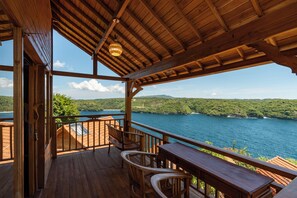 Suite Deluks, pemandangan samudra | Teras/patio