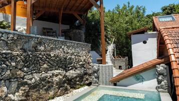 Suite Deluxe, vista oceano | Postazione laptop, insonorizzazione, ferro/asse da stiro, Wi-Fi gratuito