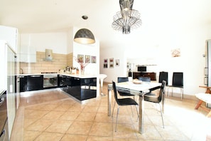 Kühlschrank, Mikrowelle, Ofen, Toaster