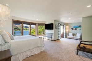 4 bedrooms, desk, iron/ironing board, WiFi
