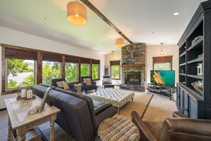 TV, fireplace, video games, offices - Juniper Hill Columbia River w/Hot Tub & Swim Spa (Douglas County)