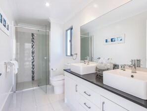 Luxury House, Garden View | Bathroom | Separate bathtub and shower, hair dryer, towels, shampoo - Coastal Charm on Casuarina Way (Kingscliff)