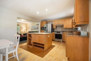 Fridge, microwave, oven, stovetop - Ocean View Retreat | Dog-Friendly | Steps to Ocean (Rye)