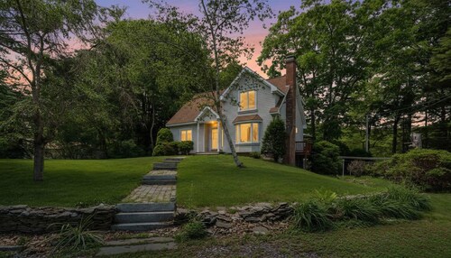 Ocean View Retreat | Dog-Friendly | Steps to Ocean