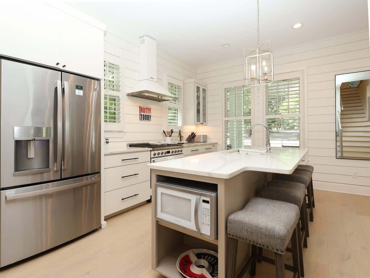 Geladeira, micro-ondas, fogão, cooktop