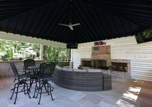 屋外ダイニングエリア