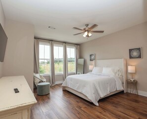 3 habitaciones, tabla de planchar con plancha, wifi y ropa de cama 
