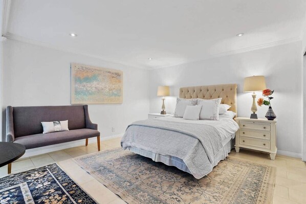 1 habitación, tabla de planchar con plancha, wifi y ropa de cama 