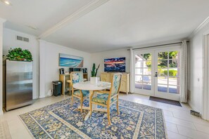 Interior - Quiet, residential home with private room and bath in South Laguna, Dana Point (Dana Point)
