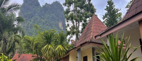 Vista frontal de la propiedad