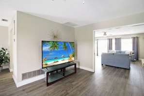 TV, tavolo da calcetto