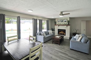 Interior - Private pool home with game room - Shaker Of Salt (Sarasota)