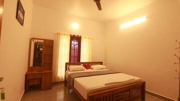 3 slaapkamers, een strijkplank/strijkijzer, wifi, beddengoed